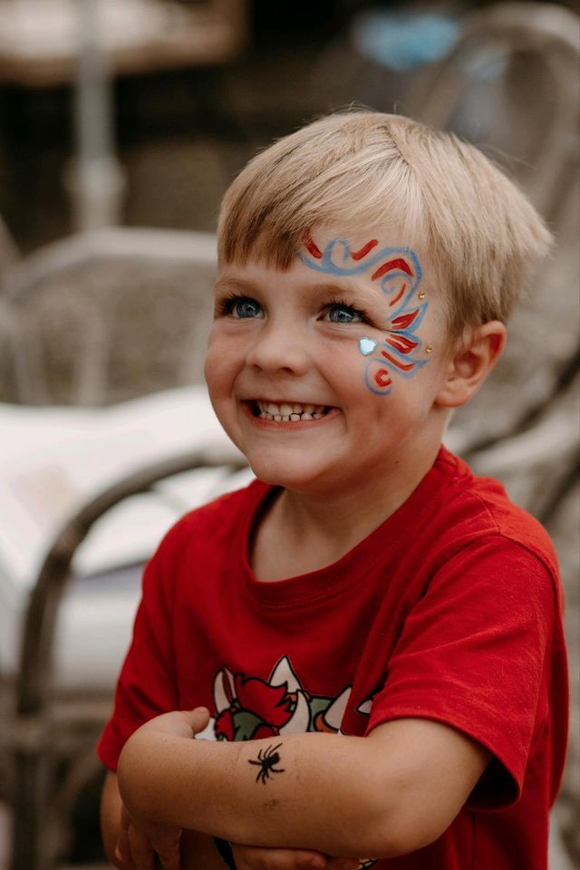 Kinderschminken und Glitzertattoos in Spiesen-Elversberg