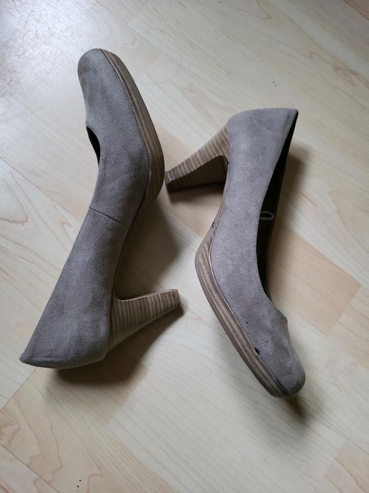 Neue Marco Tozzi Pumps 40 in Beckingen