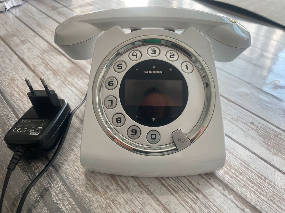 Grundig SIXTY Schnurlostelefon mit Anrufbeantworter Weiß in Hamburg