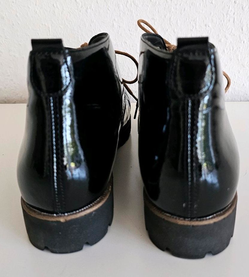 Remonte Gr. 42 Schnürstiefel Lackleder schwarz Lammwollfutter in Bad Segeberg