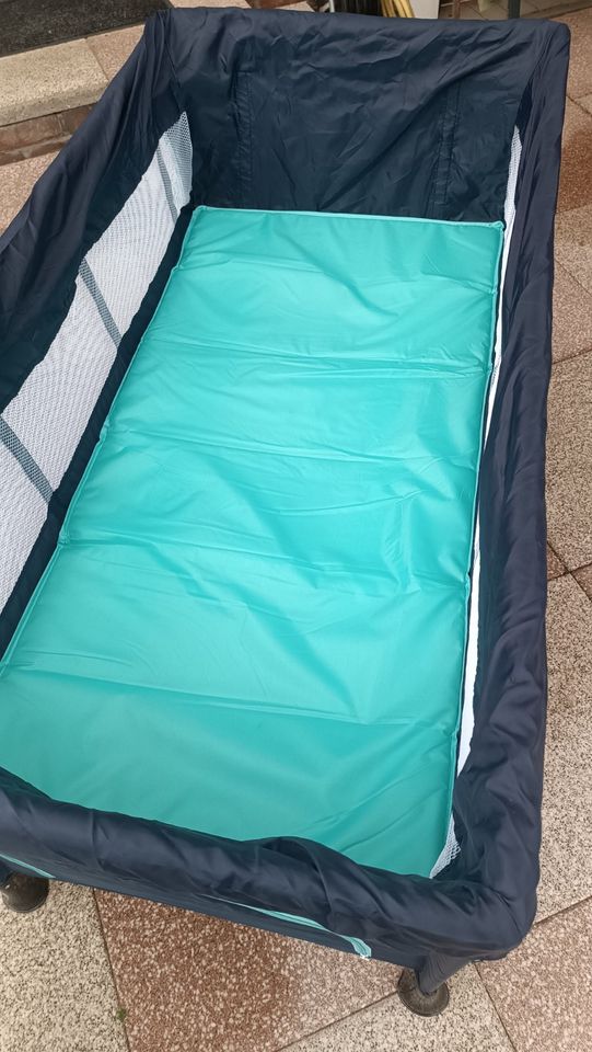 Hauck Kinder-Reisebett 120x60cm bis 15kg mit Einhang + Matratze in Prislich