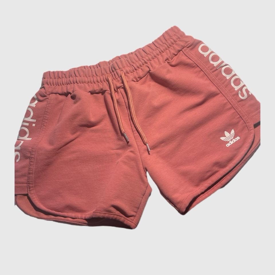 Neue Adidas Shorts in Grüna (Sachsen)