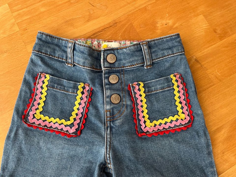 MINI BODEN Boho Jeans Bunt rar! Häkeleien Bootcut Gr. 116-122 in Theres