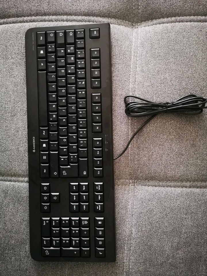 Tastatur mit Kabel in Kerpen