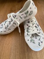 leichte Blümchen Schuhe / Sneaker - NEU! Bayern - Kumhausen Vorschau