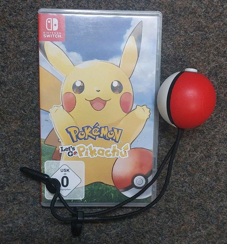 Nintendo Switch Pokemon Let’s Go Pikachu + Pokeball Plus in Berlin