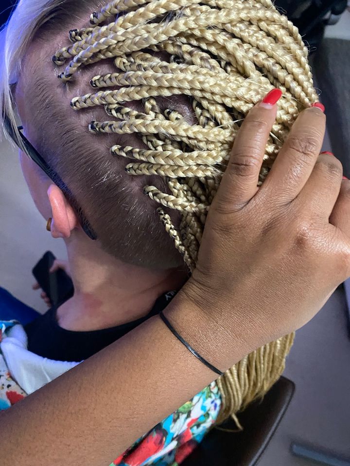 Dutch cornrows conrows Boxer Braid Zöpfe in Berlin