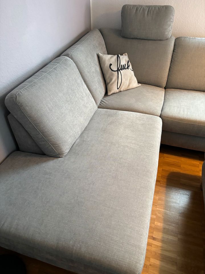 Hochwertiges Sofa inkl. Kopfstütze und Recamiere in Bielefeld