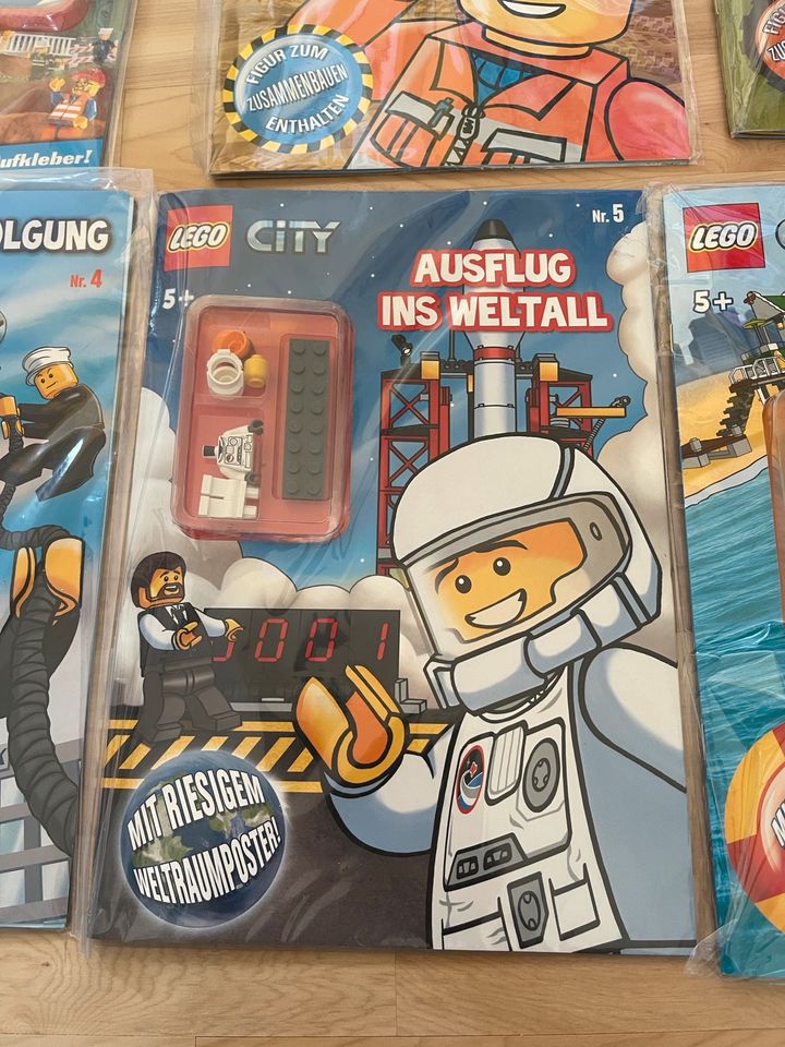 6 x Lego - City Aktivitäten Hefte mit Figuren oder Stickern *Neu* in Oberndorf