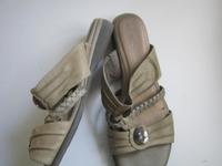 Tamaris Pantoletten Slipper Sandalen beige Glasstein 40 Hessen - Fulda Vorschau
