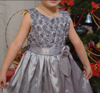 Schönes silbernes Kleid für eine kleine Prinzessin. Berlin - Schöneberg Vorschau