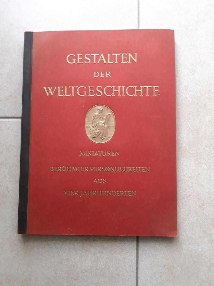 Gestalten der Weltgeschichte in Halle