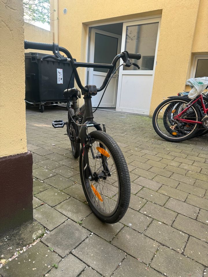 BMX Fahrradfahrer in Nürnberg (Mittelfr)