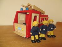 Holz Feuerwehr Auto mit drei beweglichen Feuerwehrleuten Bayern - Bad Wörishofen Vorschau