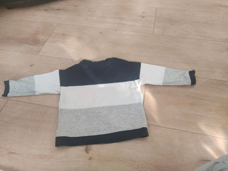 Sweatpullover in 86 von H&M in Bodenheim