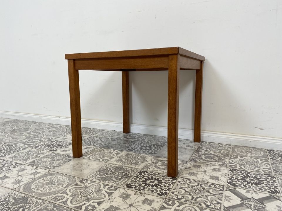 WMK Hübscher und gut erhaltener skandinavischer Couchtisch mit  kunstvollen Fliesen und geraden Beinen - Tisch Beistelltisch Kacheltisch Coffee Table Vintage Mid-Century - Lieferung möglich in Berlin