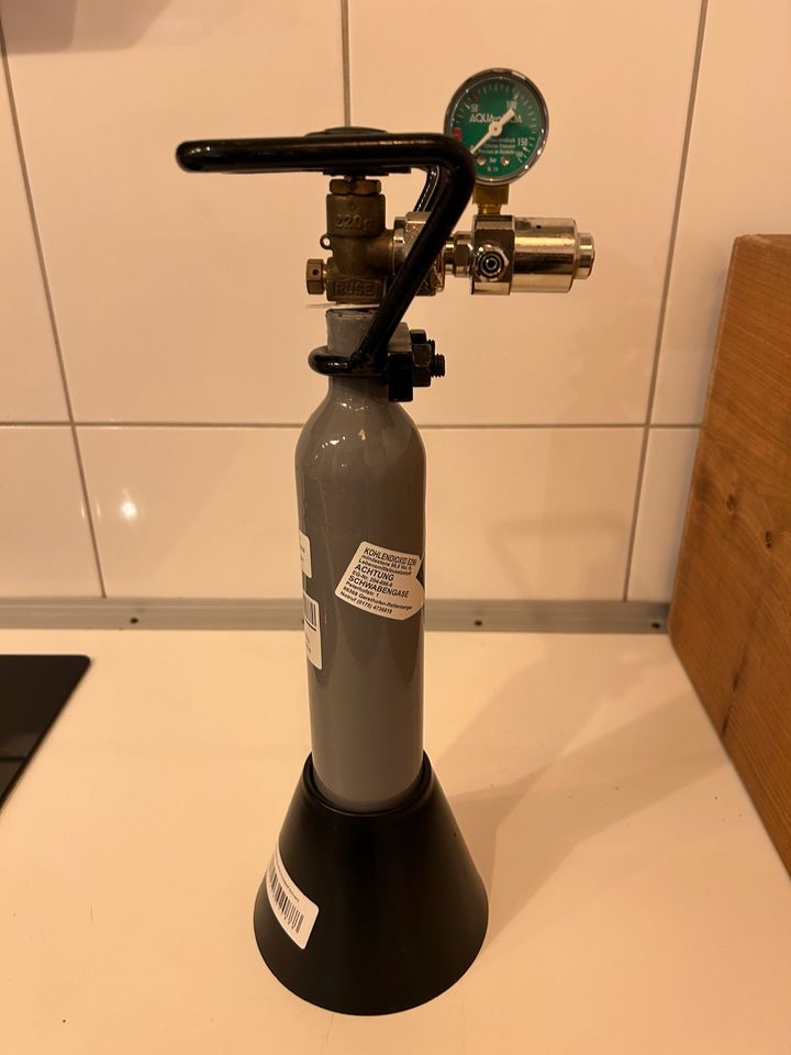 Mehrweg CO2 Flasche 500 + Druckminderer in Dresden