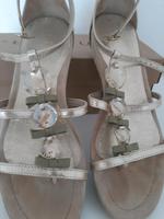 Unisa Sandalen Gr.38 metallic mit Schmucksteinen wenig getragen Baden-Württemberg - Sindelfingen Vorschau
