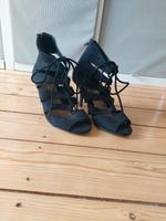 High Heel Sandalen schwarz 35 Marypaz Pfennigabsatz Schnürung Hessen - Ortenberg Vorschau