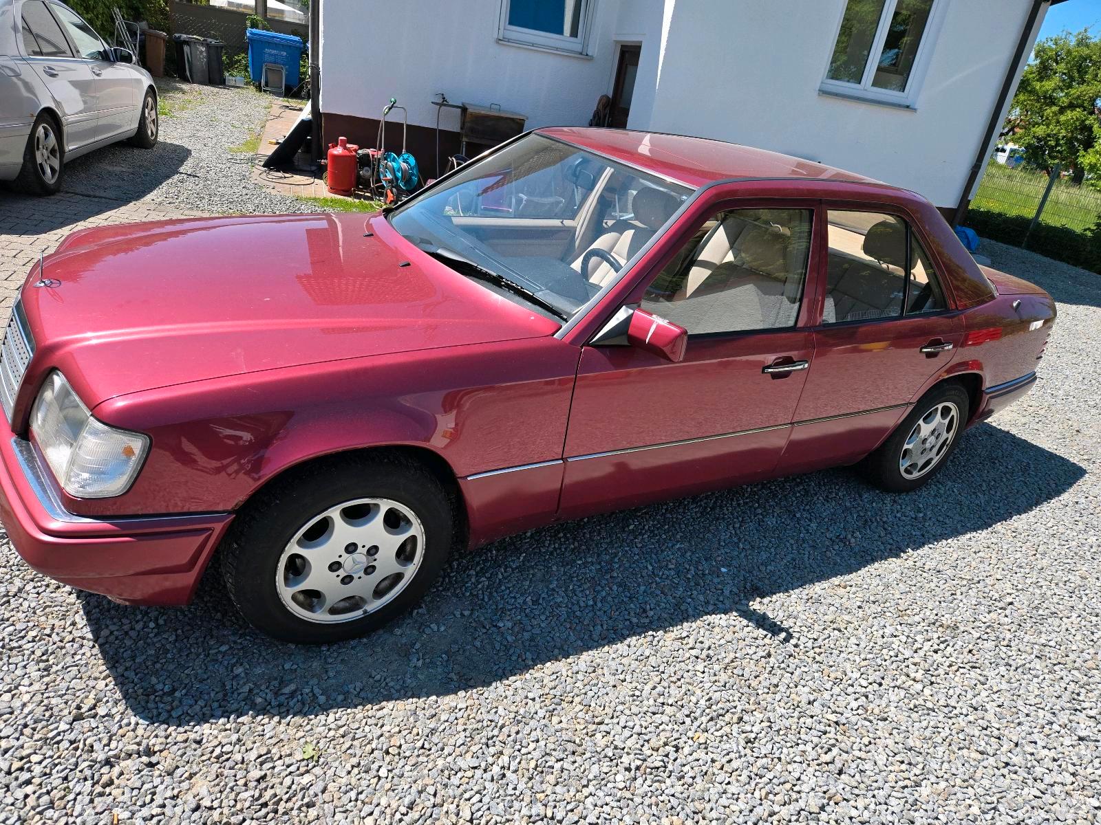 Abbildung des Autos Mercedes E200