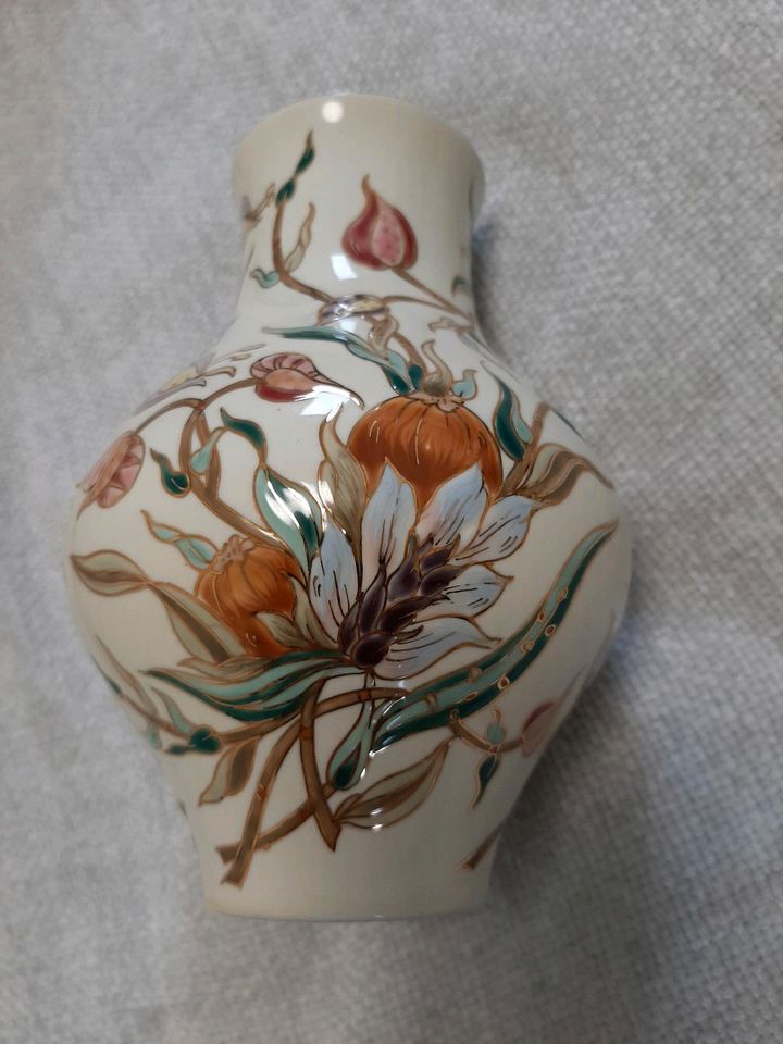 Vase Zsolnay-Hungary, handgemalt, 18 cm in Wuppertal