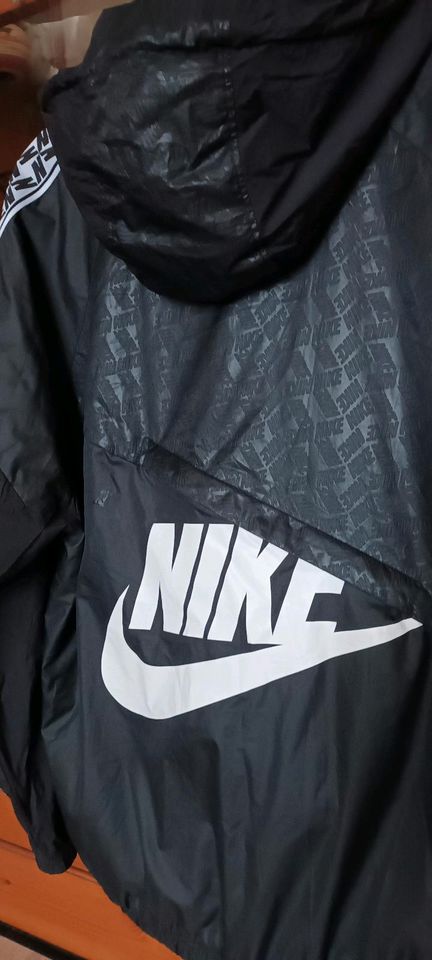 Jacke Nike Gr. M ! in Berlin