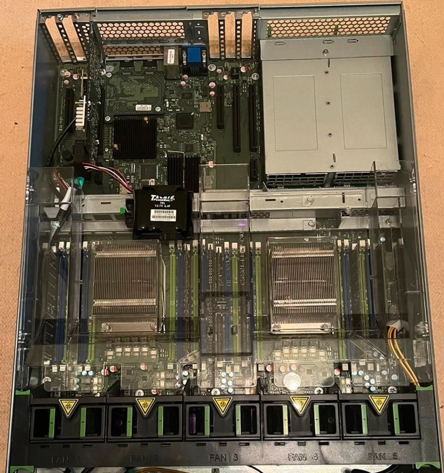 2He Fujitsu Server Primergy RX2540 M1 in Biblis