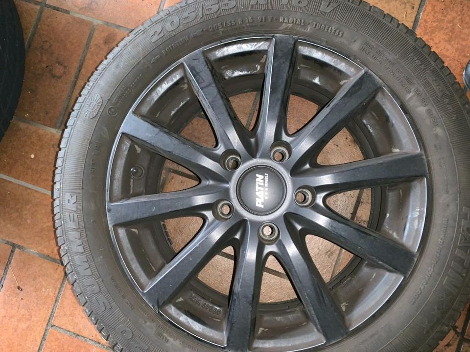 BMW Sommerreifen 205/55 R 16 auf Felgen in Villingen-Schwenningen