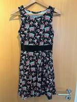 Kleid v. Tally Weijl, Gr.S, Schwarz mit Blümchen Bayern - Illertissen Vorschau