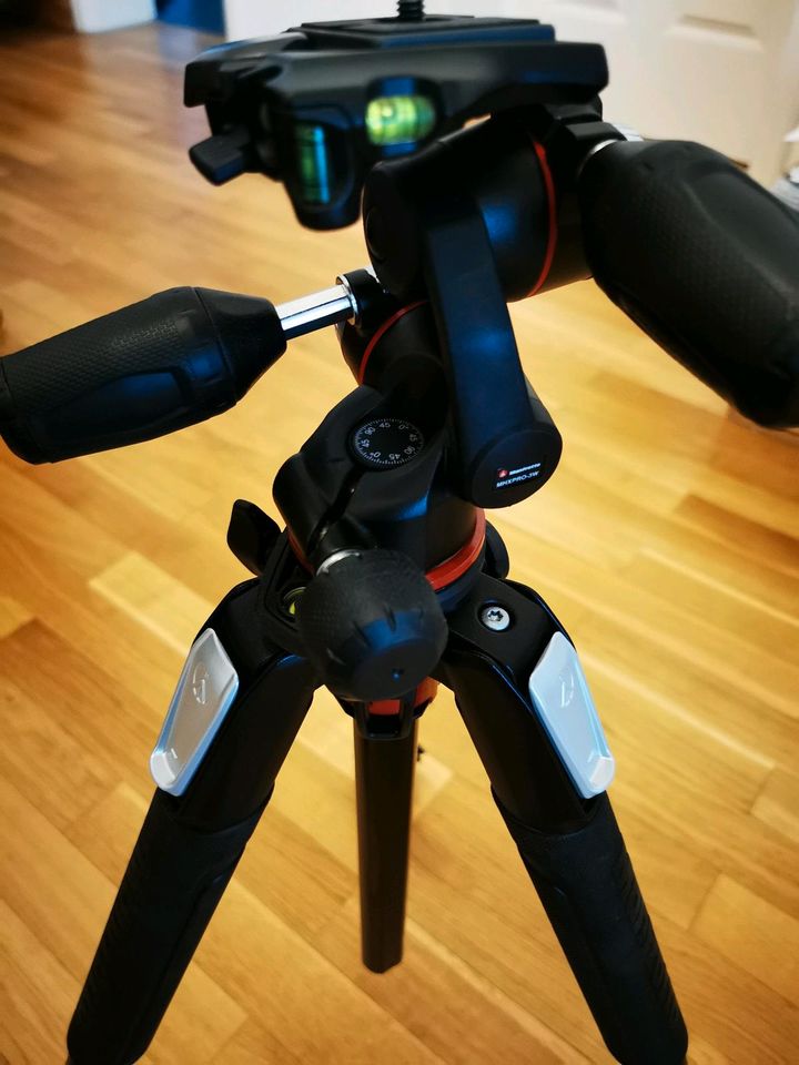 NEU - Manfrotto Stativ MK055XPRO3-3W inklusive 3-Wege-Neiger in Leipzig