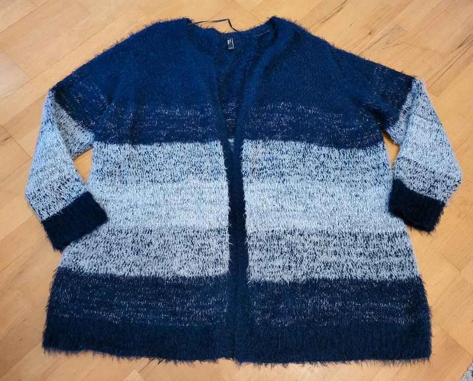 *NEU* Kuschel-Strickjacke 54 56 MAXI BLUE blau-weiß in Kiel