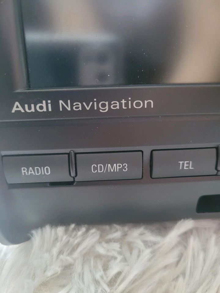 Audi Navi plus radio in Frankfurt am Main