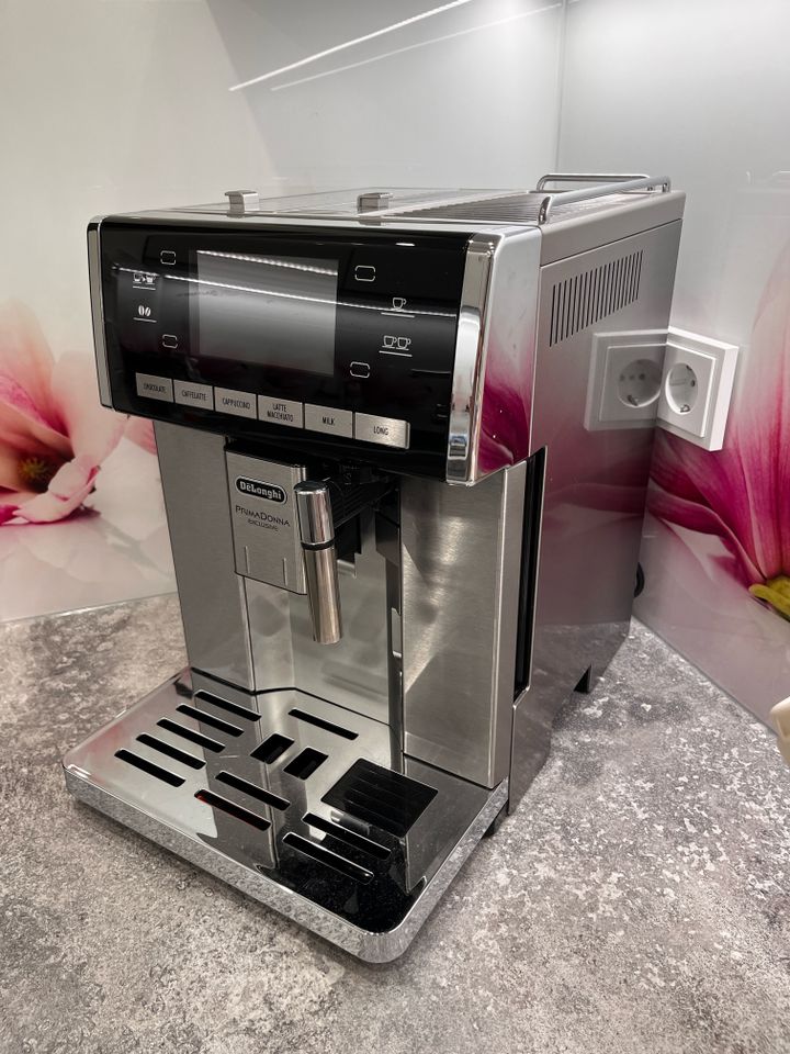 De'Longhi PrimaDonna ESAM 6900.M (Kaffeevollautomat) in Essen