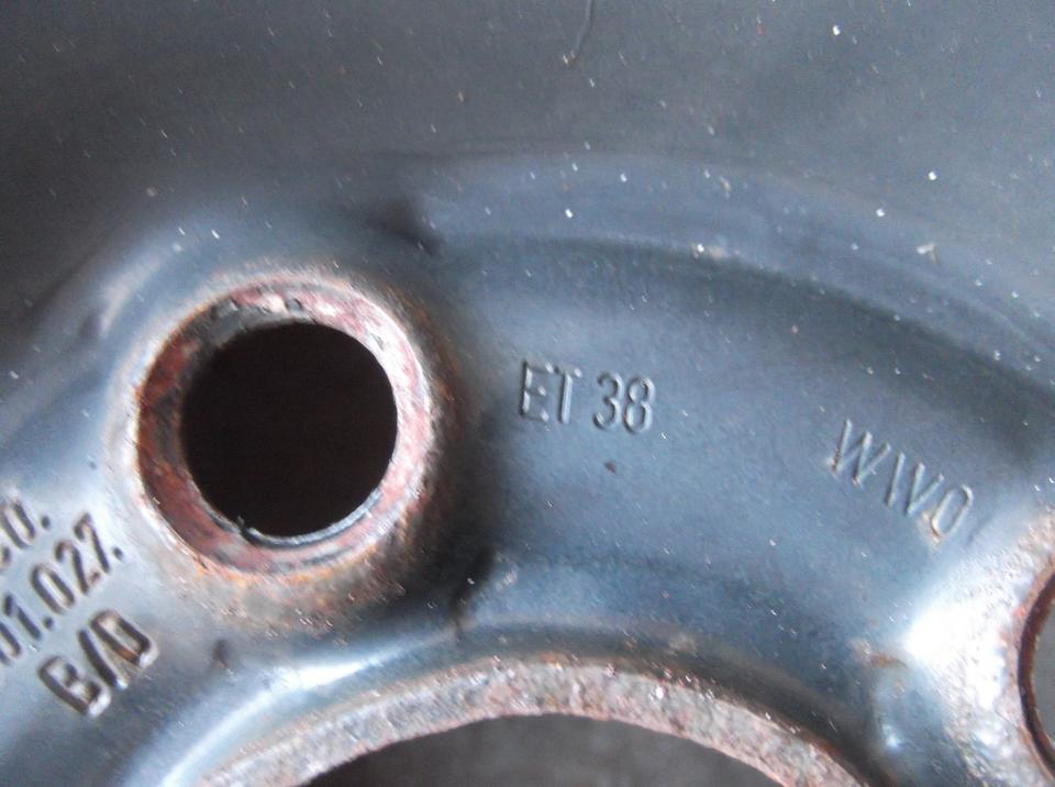 Winterräder, Skodaräder, Rapid, Reifen 185/60 R15, 3+1 Felge in Schönheide