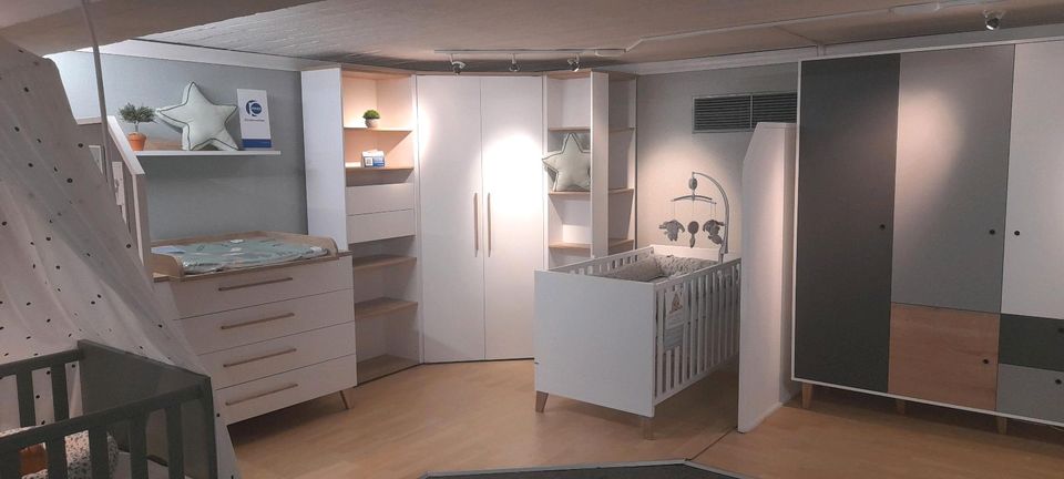 Babybett/Wickelkommode/Schrank uvm in Dorsten