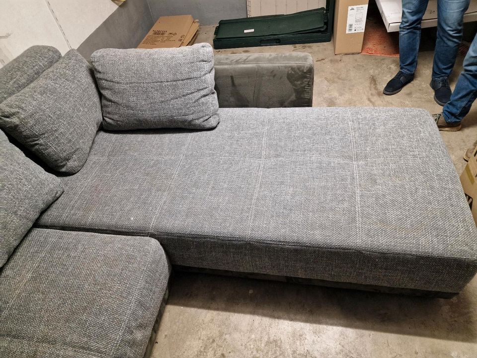Couch mit schlaffunktion in Herborn
