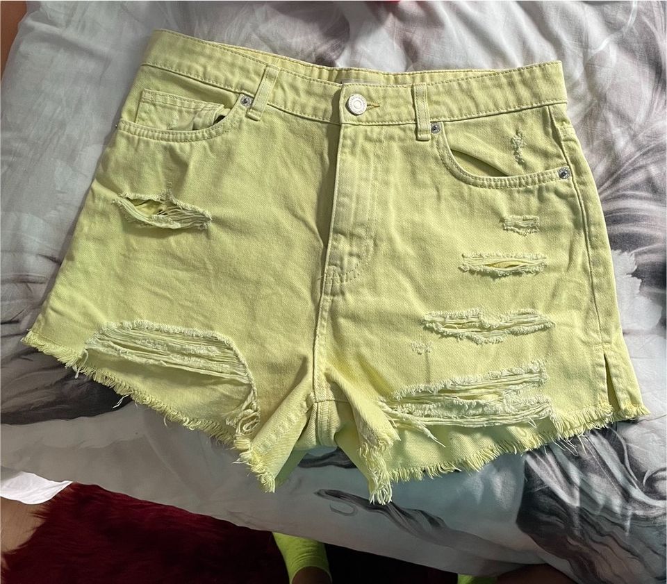 Jeans Short gelb FB Sister M in Düsseldorf