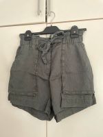 H&M Shorts mit großen Taschen in Olive Gr. 38 Nordrhein-Westfalen - Dormagen Vorschau