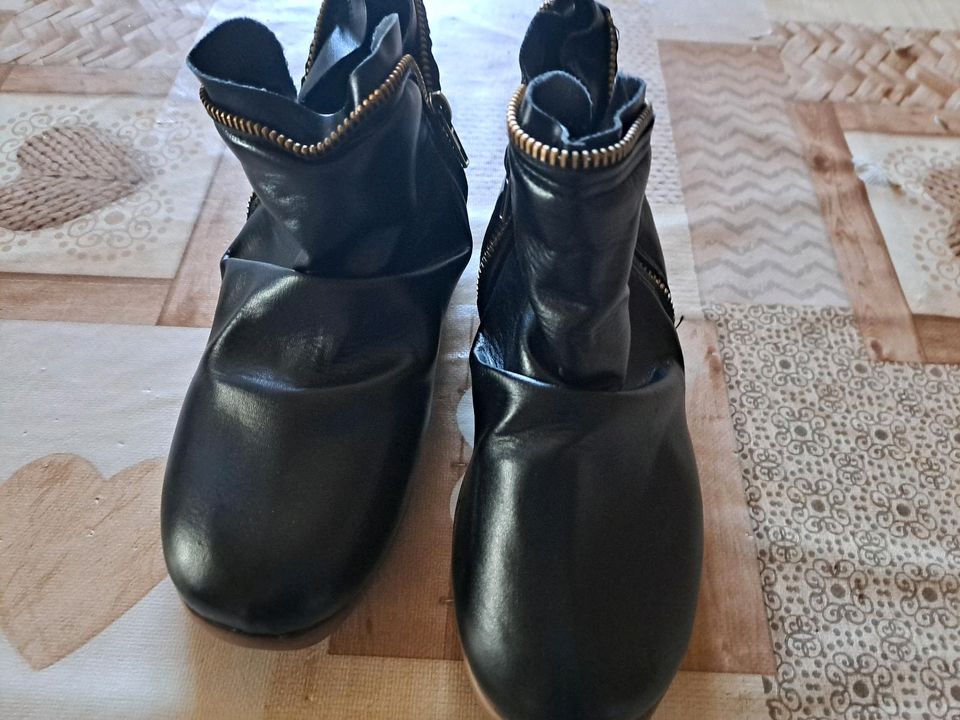 Neue Stiefeletten aus Kunstleder in Meiningen