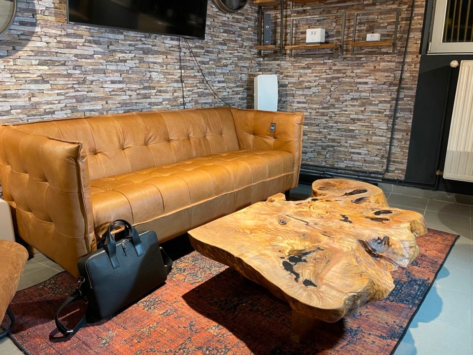 Vintage Kamelleder 3 er Couch Sahara Sofa Echt Leder Chesterfield Cognac braun Wohnzimmer Empfang Wartezimmer Kanzlei NEU in Schwalmtal
