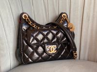 CHANEL Shiny Scrumped Hobobag Tasche Handtasche schwarz München - Au-Haidhausen Vorschau