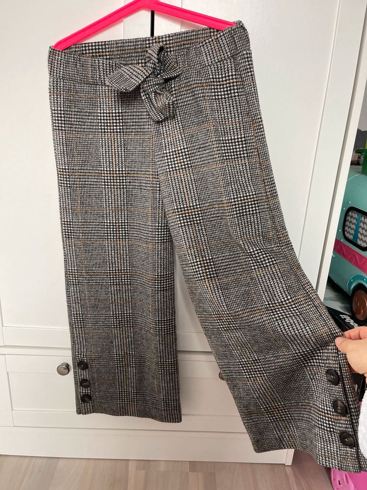 Zara Hose 134 Neu Schlaghose Culotte Mädchen warm in Augsburg