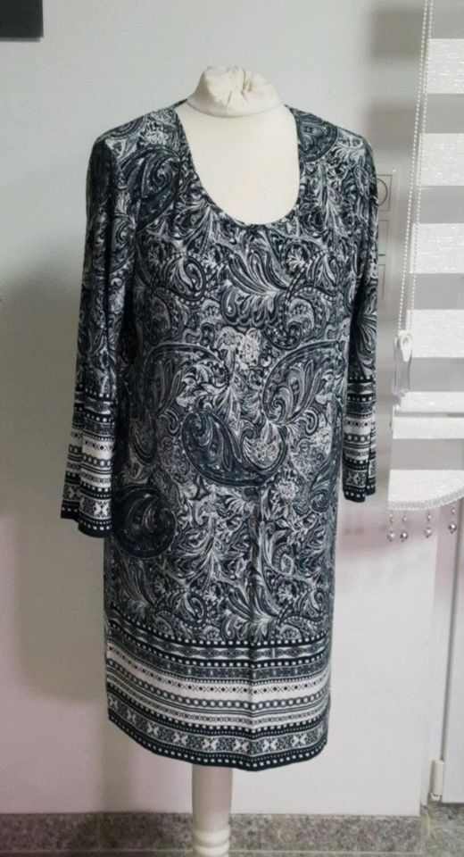 Schönes Kleid Gr.L, Lisa Tossa, dunkelblau-weiß in Kirchlengern
