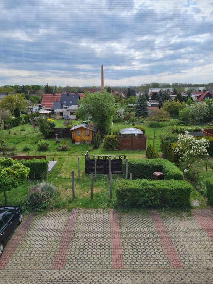 bezugsfreie 3-Raum Wohnung mit Stellplatz u. Gartenpartie mit moderner Gas-Brennwert-Therme in Staßfurt in Staßfurt