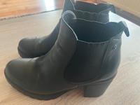 S.Oliver Chelsea Boots schwarz Leder 40 Niedersachsen - Buxtehude Vorschau