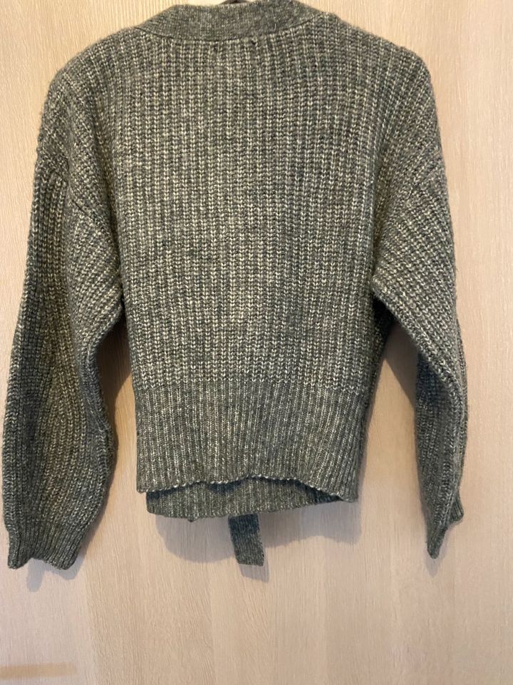 Strickjacke NEW LOOK Gr. M grau in Hohenfurch