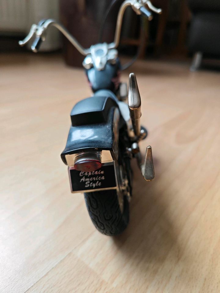 Motorrad Modell Uhr Spielzeug Harley Davidson Honda Suzuki in Lübeck