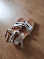Sandalen Caprice Leder weiß silber Größe 40 neuwertig Duisburg - Duisburg-Mitte Vorschau