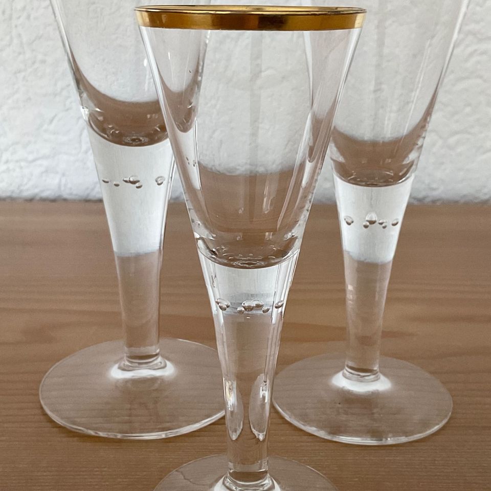 Josephinenhütte Gläser 7 Luftblasen Goldrand alt antik Spitzkelch in Velbert