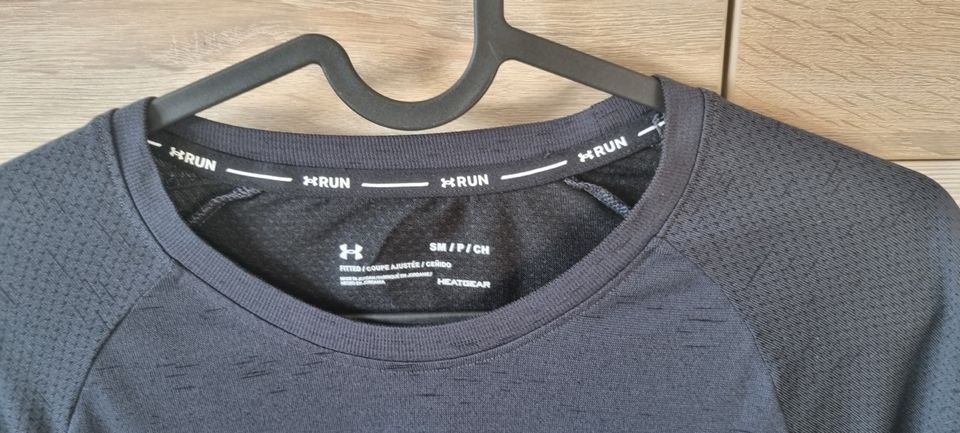 Under Armour Seamless Lauf Shirt S in Herborn